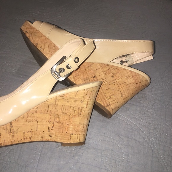 Franco Sarto Nude Wedge Heel Buckle Sandal  Sz 10 - Picture 6 of 9